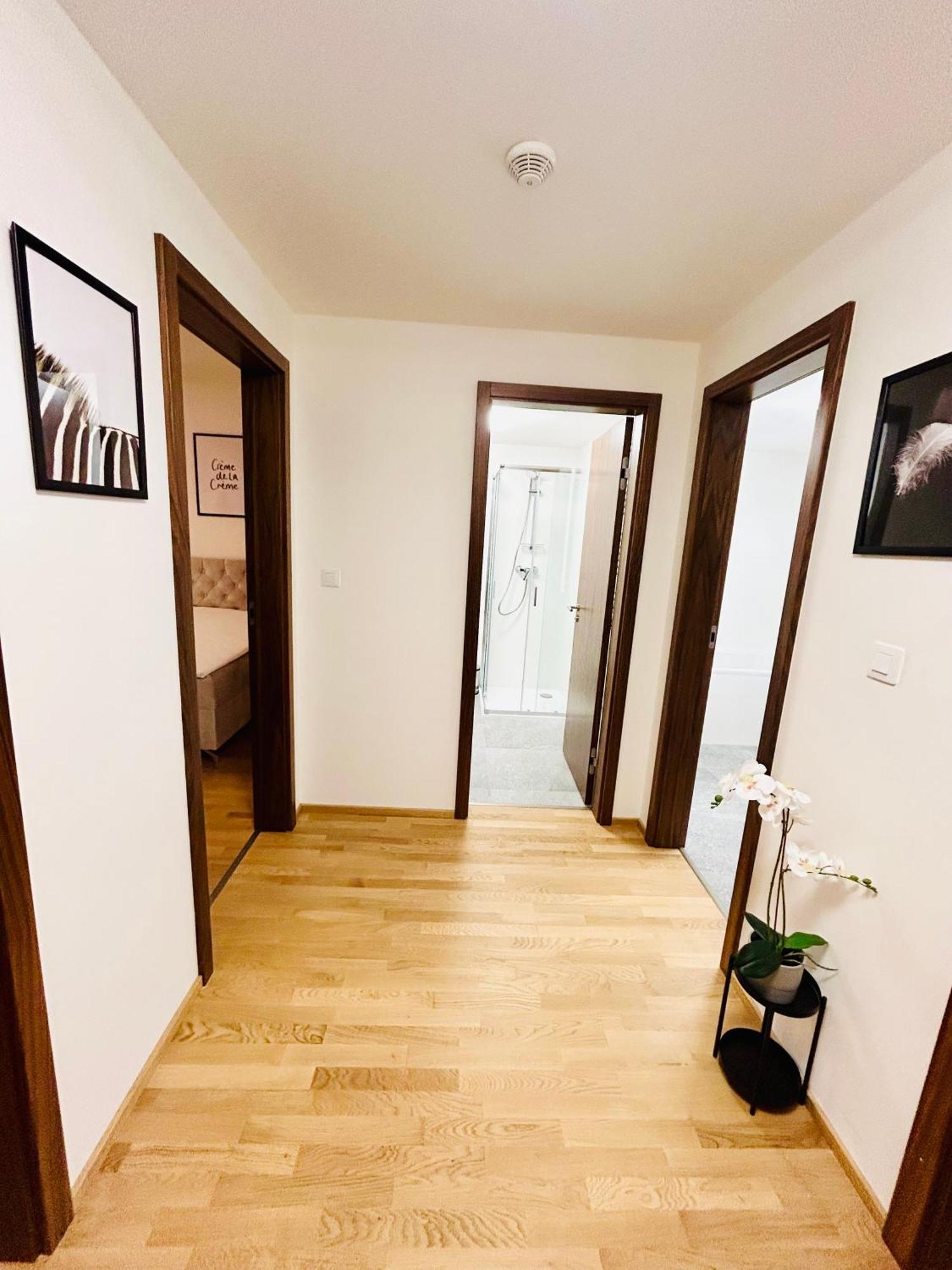 New Luxury At Andel Metro Station Praha