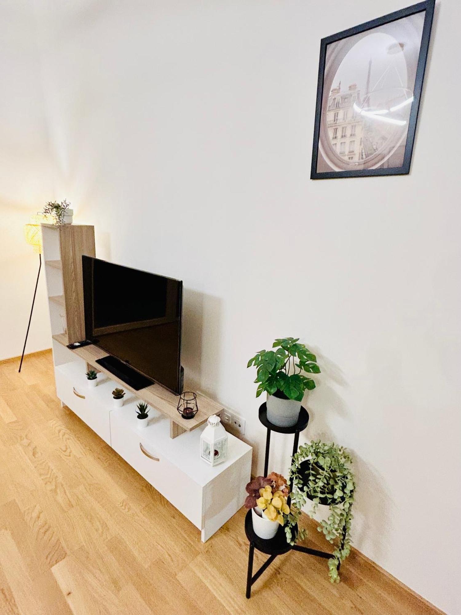 Apartmán New Luxury At Andel Metro Station Praha