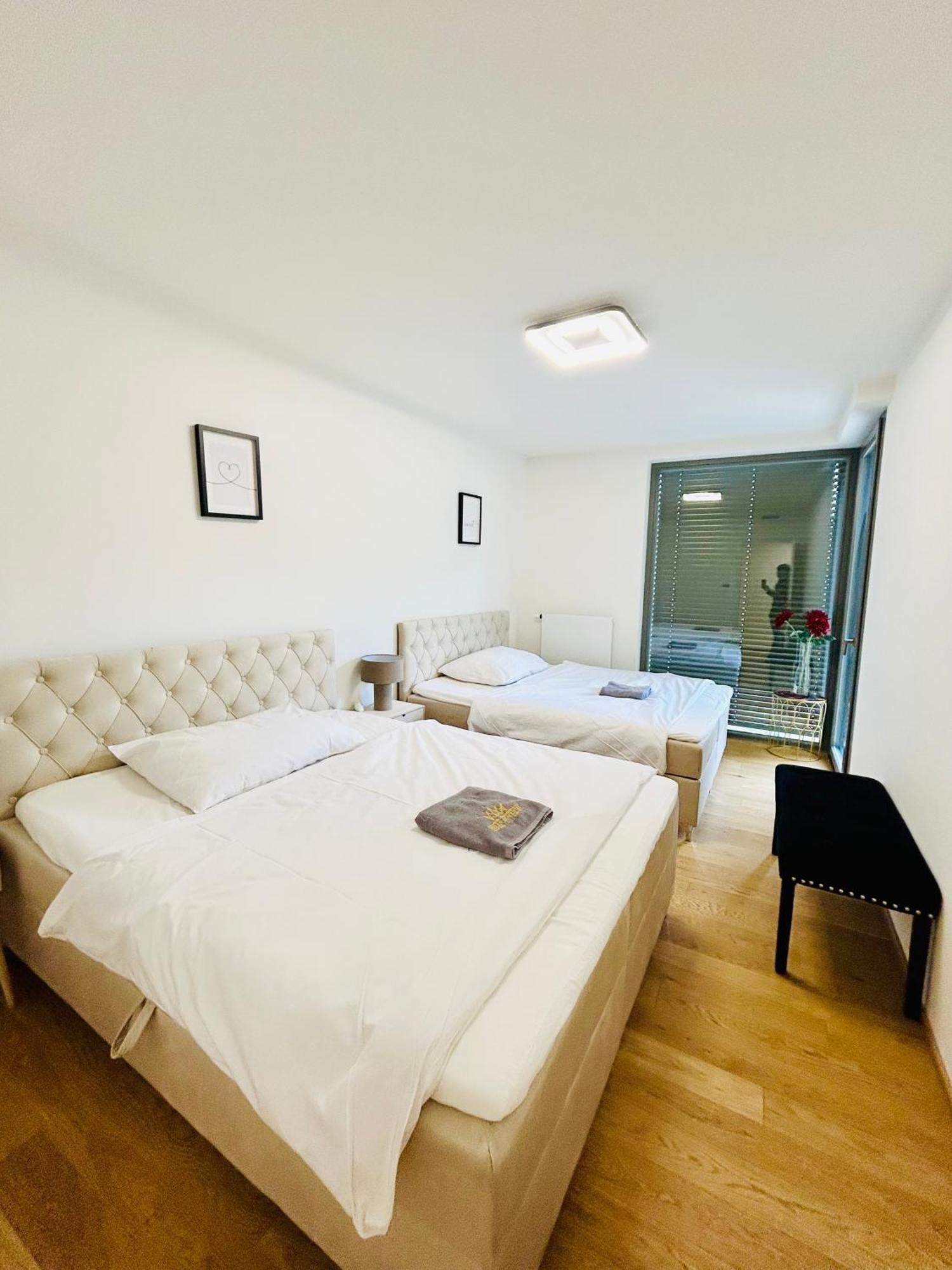 New Luxury At Andel Metro Station Apartmán *